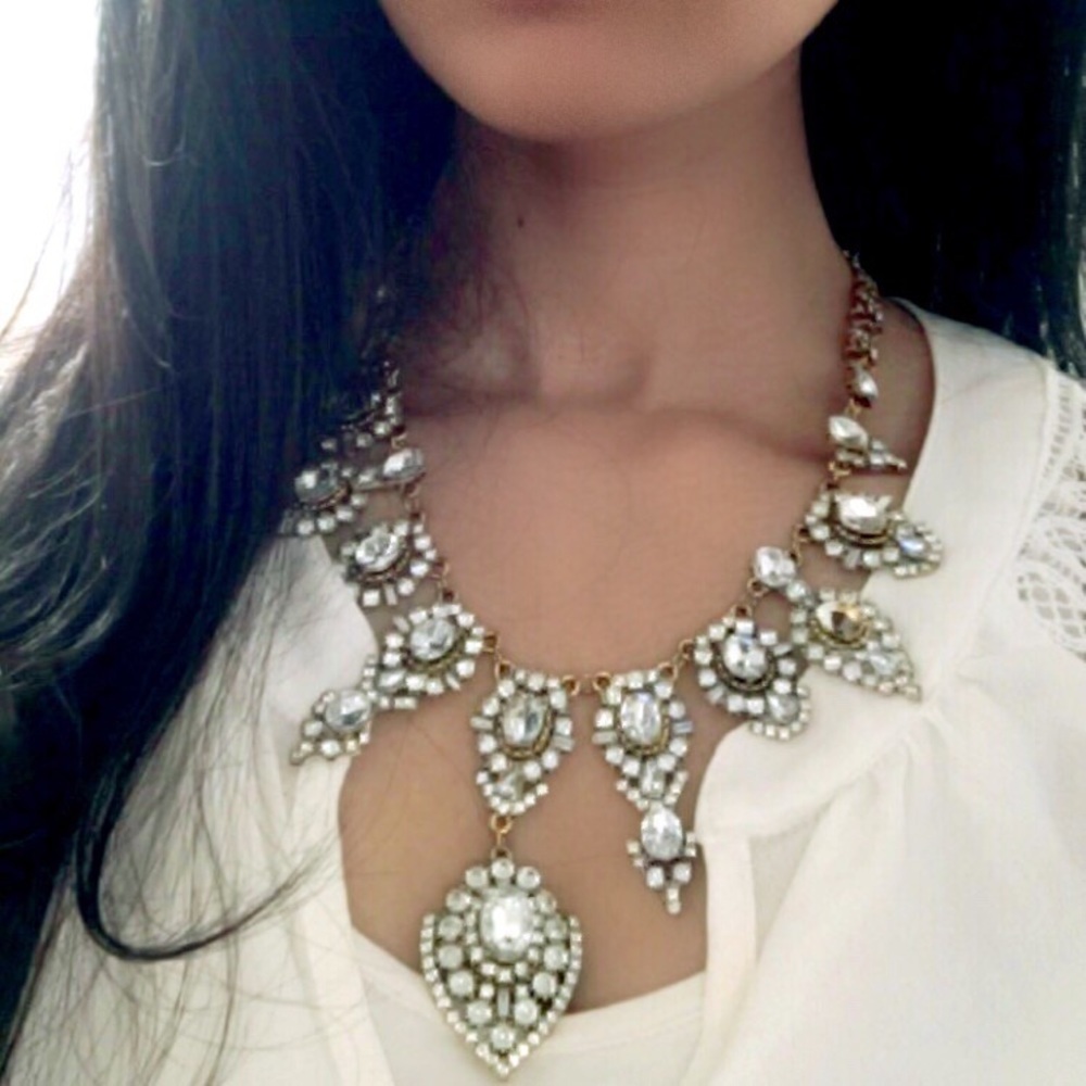 Last 1!  Crystal Flower Statement Necklace - Picture 8 of 8